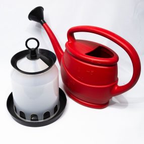Vödör, kanna, hordó, láda, csibeetető, -itató